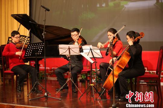 2013年旅俄華人華僑慶春節上演音樂節目