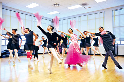 華盛頓華社將參加櫻花節大游行舞蹈隊積極排練