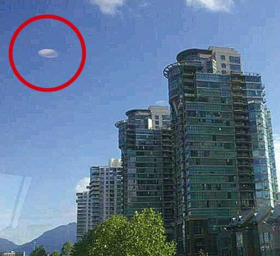 加華裔女子上班途中手機拍下疑似UFO飛行物（圖）